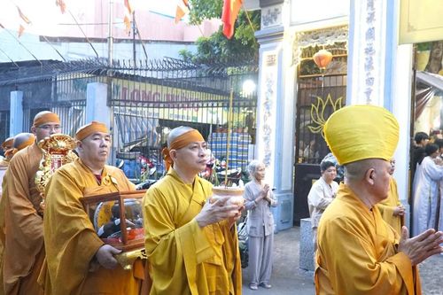 Phụng tống kim quan Trưởng lão Hòa thượng Thích Thiện Thạnh nhập bảo tháp