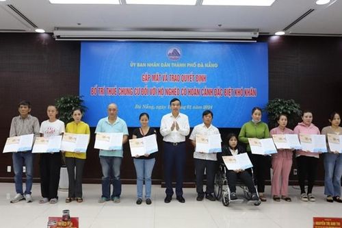 Đà Nẵng trao quyết định bố trí nhà ở cho hộ đặc biệt khó khăn