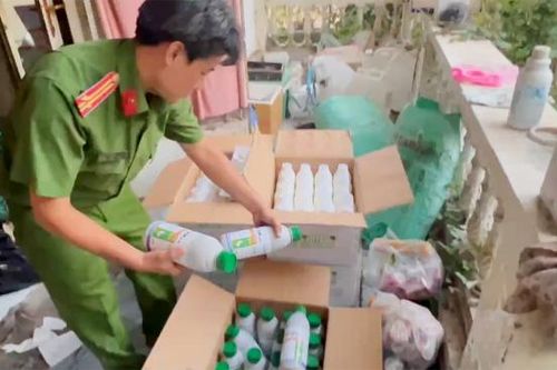 Triệt phá đường dây sản xuất, buôn bán thuốc bảo vệ thực vật giả ở An Giang