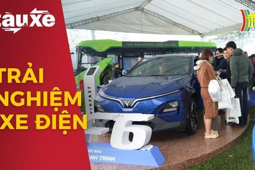 Người dân Hà Nội hào hứng trải nghiệm nhiều dòng xe điện