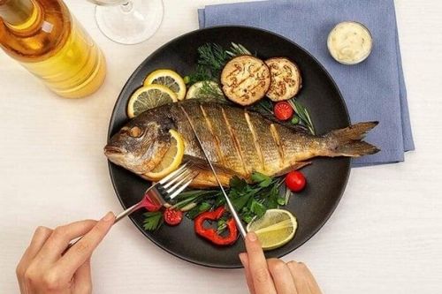 Ăn cá hay thịt tốt hơn cho sức khỏe?