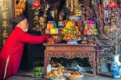 Cách sắp đặt ban thờ gia tiên linh ứng để năm mới Giáp Thìn 2024 gia đạo bình an, may mắn, tài lộc hanh thông