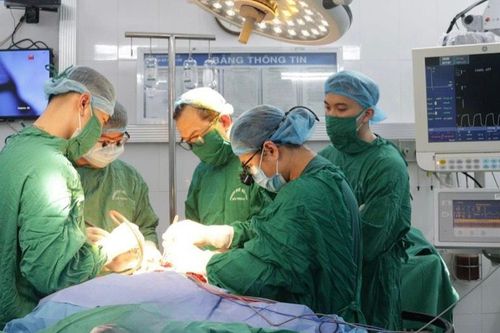 Hải Phòng: Giải phẫu phục hồi tổn khuyết vùng má bệnh nhi bị chó cắn nát