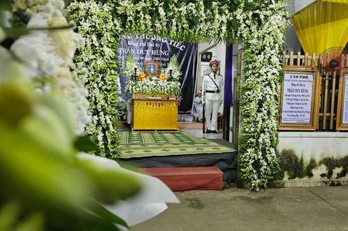 Hàng xóm xót thương đại úy công an phường hy sinh khi khống chế kẻ loạn thần