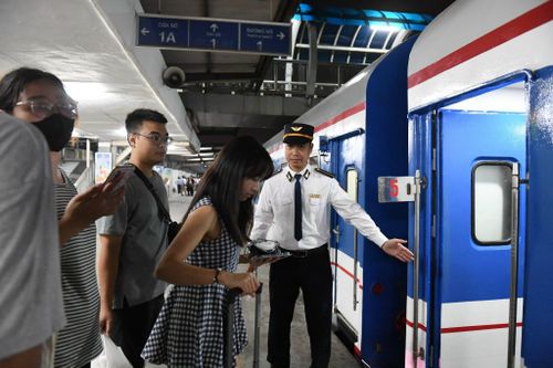 Căng thẳng vé tàu xe dịp Tết Nguyên đán
