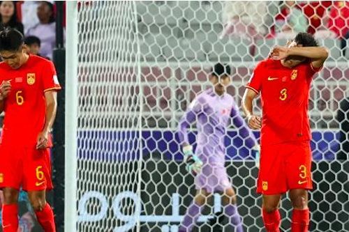 HLV tuyển Trung Quốc: 'Khóc lóc hay phàn nàn chẳng giải quyết được gì'