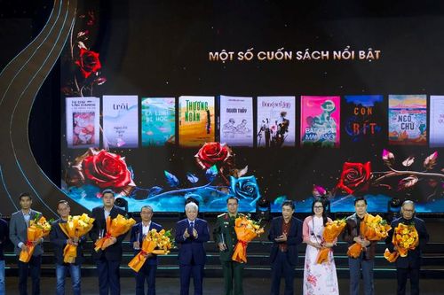 Vinh danh các gương mặt nghệ sĩ tiêu biểu