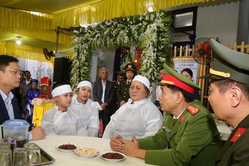 Truy tặng Bằng khen cho Phó trưởng Công an phường hy sinh khi làm nhiệm vụ