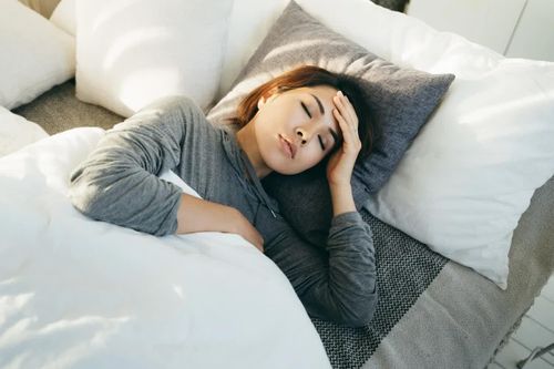 Lý do khiến bạn đau đầu khi thức dậy vào sáng