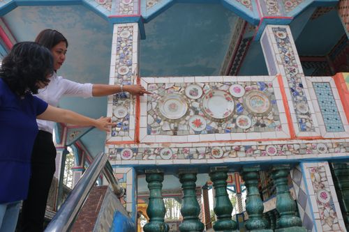 Bên trong Chùa Sà Lôn