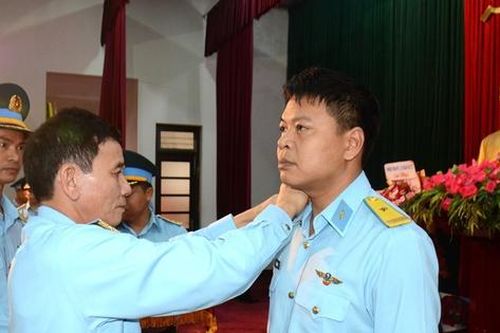 Thăng quân hàm đối với phi công Đỗ Tiến Đức, tặng Bằng khen kíp chỉ huy bay Su 22