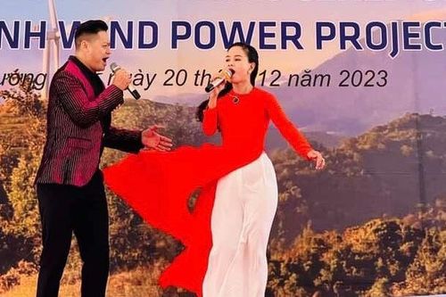 Nữ ca sĩ trẻ Minh Loan - 'Triệu bông hồng vọng mãi lời ru'