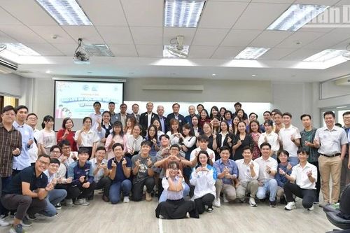 Du học sinh Việt Nam tại Thái Lan phát huy truyền thống đoàn kết