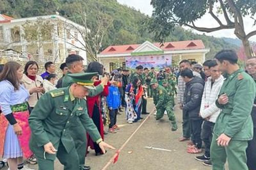 Tết sum vầy với đồng bào các dân tộc nơi biên giới