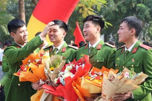 Khoảnh khắc tốt nghiệp của hơn 600 tân sĩ quan Cảnh sát nhân dân