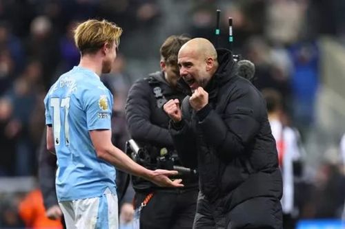 Bruyne giúp Man City thắng Newcastle, phả hơi nóng vào Liverpool