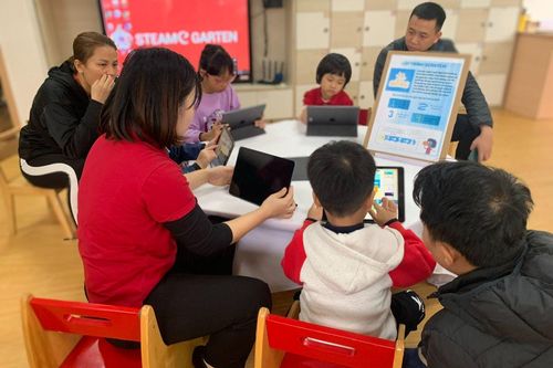 Ứng dụng công nghệ thực tế ảo, robot dạy tiếng Anh cho trẻ mầm non