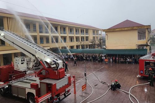 Tập huấn phòng cháy chữa cháy cho cán bộ giáo viên và học sinh tại Hà Tĩnh