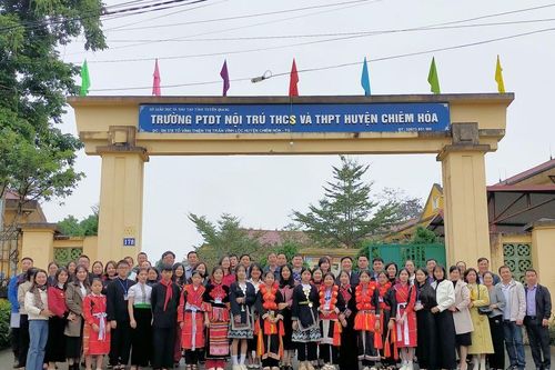 Mang 'Xuân ấm áp' đến với giáo viên và học sinh khó khăn tỉnh Tuyên Quang