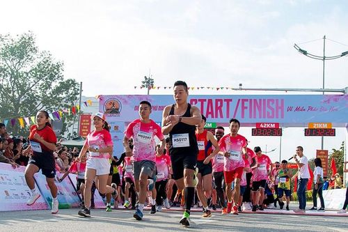Gần 1.500 vận động viên tham gia Giải chạy Điện Biên Phủ Marathon 2024