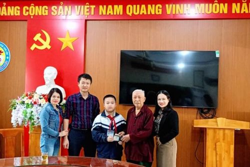 Học sinh trả lại ví có hơn 11 triệu đồng cho người đánh rơi