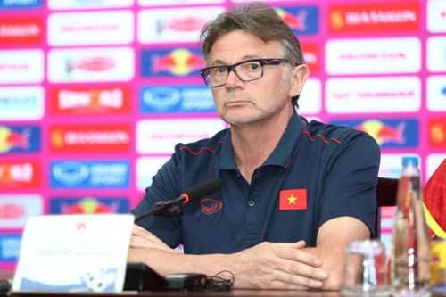 HLV Troussier: ĐT Việt Nam trẻ nhưng khao khát cống hiến