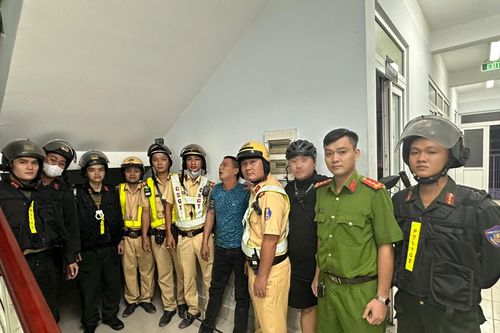 Nổ súng chỉ thiên khống chế đối tượng cướp xe máy