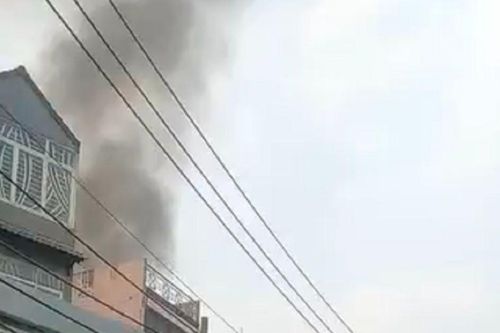 Cháy nhà 3 tầng ở TP.HCM