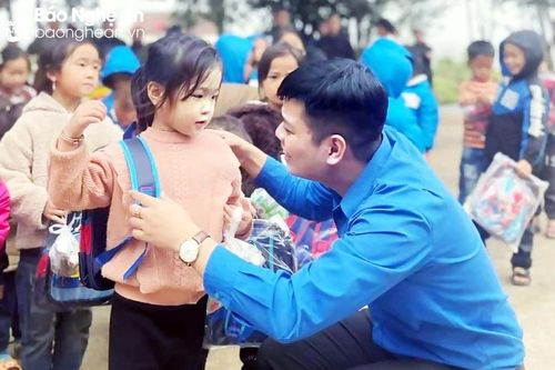 Tuổi trẻ Khối Doanh nghiệp Nghệ An mang Đông ấm về với vùng cao