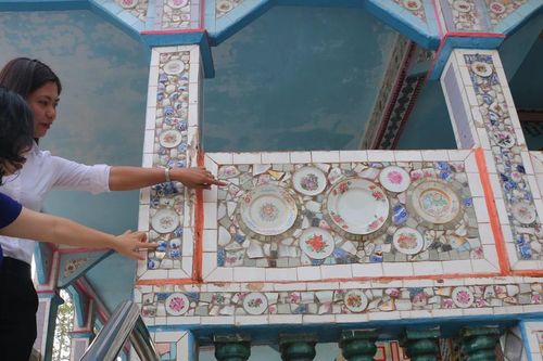 Độc đáo ngôi chùa Khmer ở Sóc Trăng được trang trí bằng chén, đĩa sứ