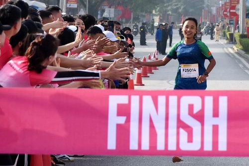 Gần 1.500 vận động viên tham dự Giải chạy Điện Biên Phủ Marathon 2024