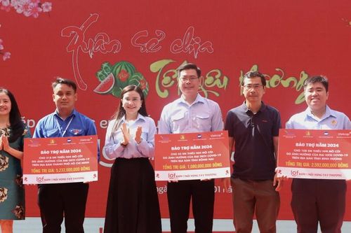 Trao gần 9 tỷ đồng bảo trợ trẻ mồ côi do đại dịch COVID-19 tại 3 địa phương