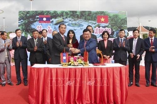 Khánh thành và bàn giao Công viên Hữu nghị Việt Nam - Lào