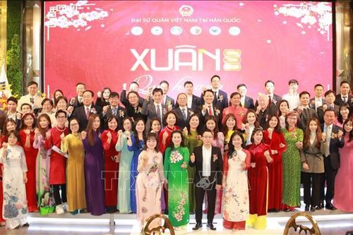 Ấm áp chương trình Xuân Quê hương ở 'xứ sở Kim Chi'