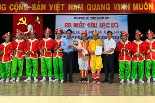 Thương câu bả trạo, bài chòi