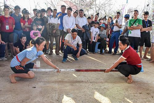 Sôi nổi thi đấu thể thao dân gian