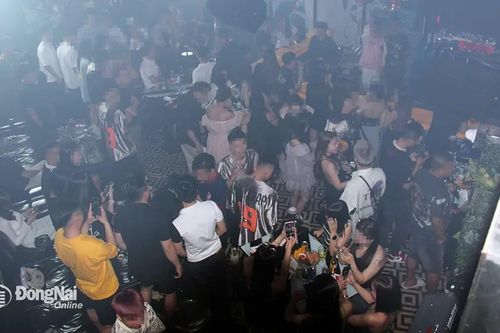 Kiểm tra quán beer club tại Biên Hòa, phát hiện nhiều người tụ tập hít khí cười