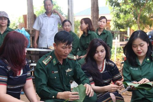 Ấm lòng dân bản 'Xuân biên phòng'
