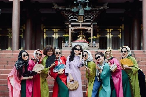 Trend chụp ảnh áo dài Tết của giới trẻ