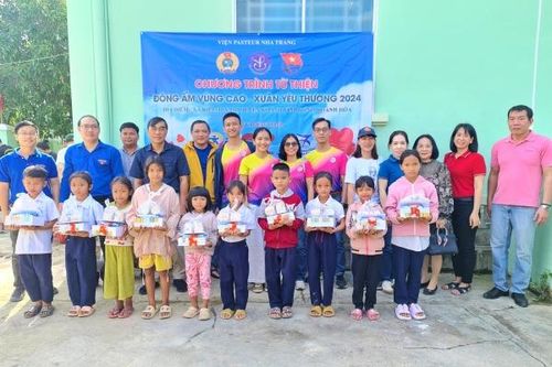 Tổ chức chương trình 'Đông ấm vùng cao - Xuân yêu thương 2024' tại xã Khánh Nam