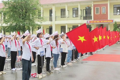 Thi đua xây dựng nông thôn mới