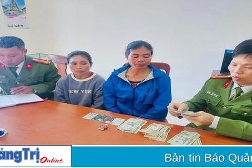 Hướng Hóa: 2 học sinh ở xã Hướng Phùng trả lại gần 700 USD cho du khách đánh rơi