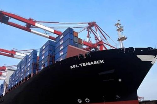 Vận tải biển chịu sức ép từ xung đột và thời tiết xấu