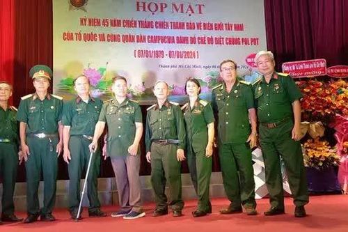 Tình đồng đội ấm áp !