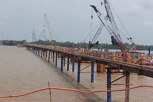 Hối hả trên công trường xây dựng cầu Đại Ngãi, mong đến ngày nối nhịp bờ vui