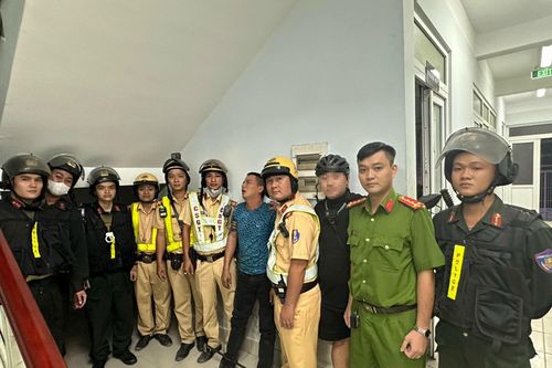 TP.HCM: Cảnh sát nổ súng, bắt kẻ cướp xe máy người đi đường