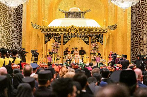 Đám cưới Hoàng tử Brunei: Cặp đôi đẹp như bước ra từ cổ tích