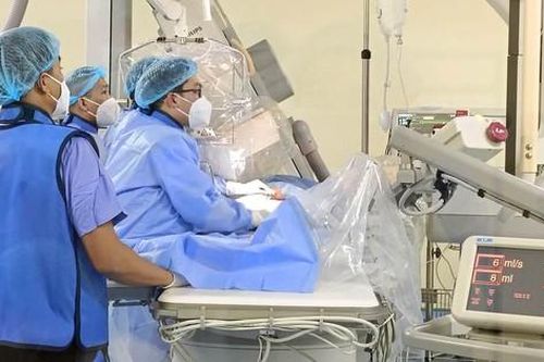 Nhiều trẻ mắc tim bẩm sinh còn ống động mạch được can thiệp bằng kỹ thuật hiện đại