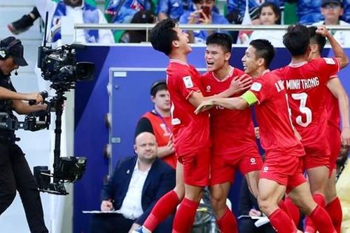 Truyền thông châu Á tán dương, cổ động viên dành 'mưa lời khen' cho ĐT Việt Nam