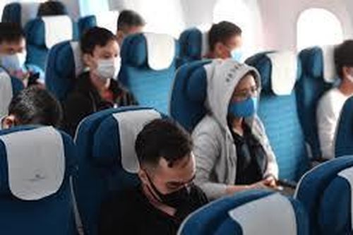 Đối tượng người ngoại quốc lấy trộm tiền trên máy bay